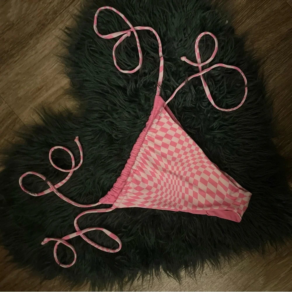 Frankie’s Bikinis NWOT Tia String Bikini Bottoms in Creative Pink Morrison Large